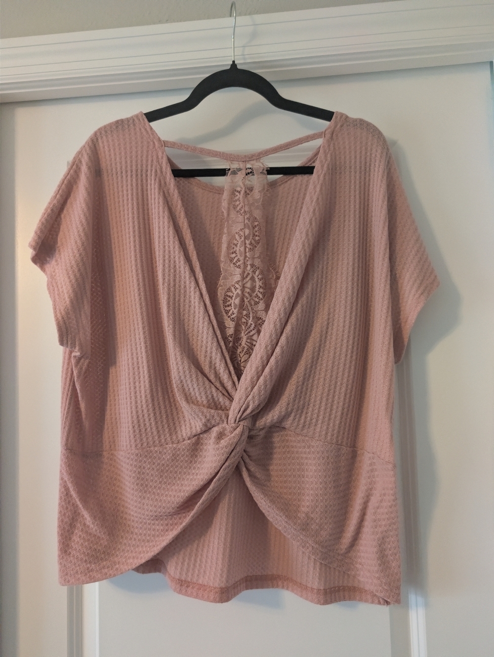 Women's Dusty Pink Twistback Lace Top